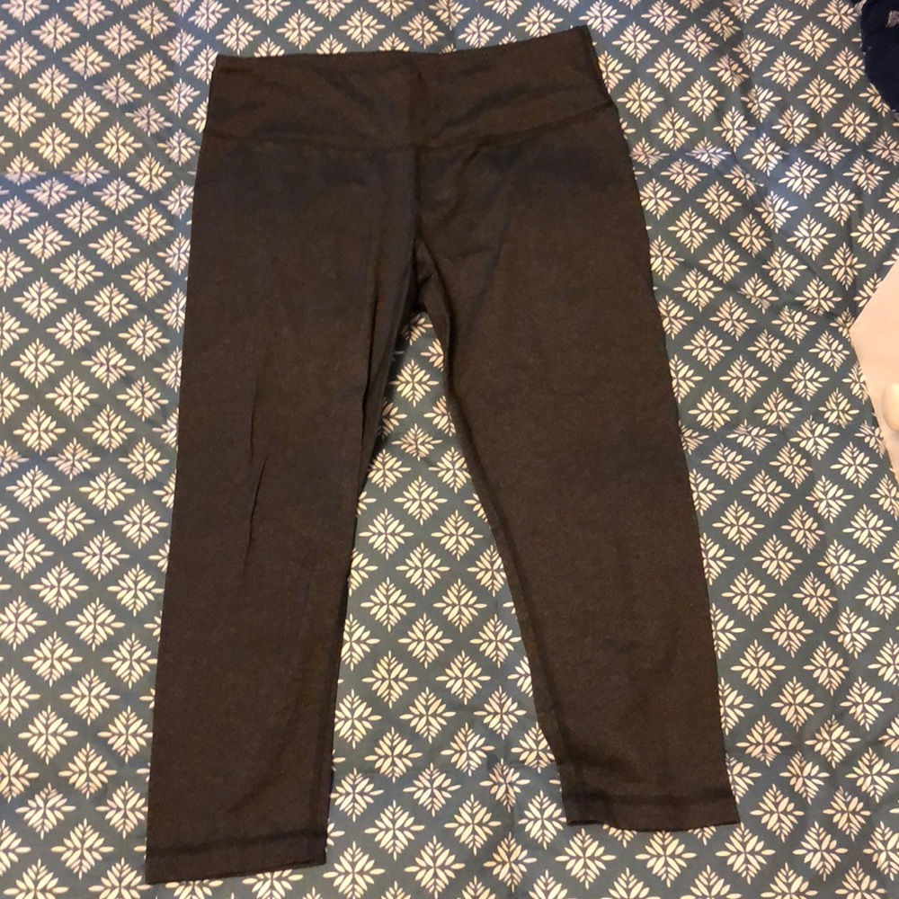 Grey cropped leggings